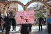 Συγκίνηση για το “παιδί της νύχτας” – Χιλιάδες στην κηδεία του Γιώργου Μαζωνάκη