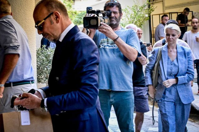 Θάνατος Μαζωνάκη: Καρέ-καρέ τα κρίσιμα λεπτά στο ιατρείο του Κολωνακίου