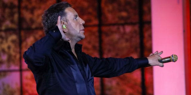 Το MEGA αλλάζει το πρόγραμμά του για τον Γιώργο Μαζωνάκη – Το αφιέρωμα στον καλλιτέχνη
