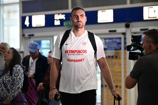 Ο Ολυμπιακός ταξιδεύει με 13 παίκτες στη Βιτόρια – Η αποστολή του Μπαρτζώκα