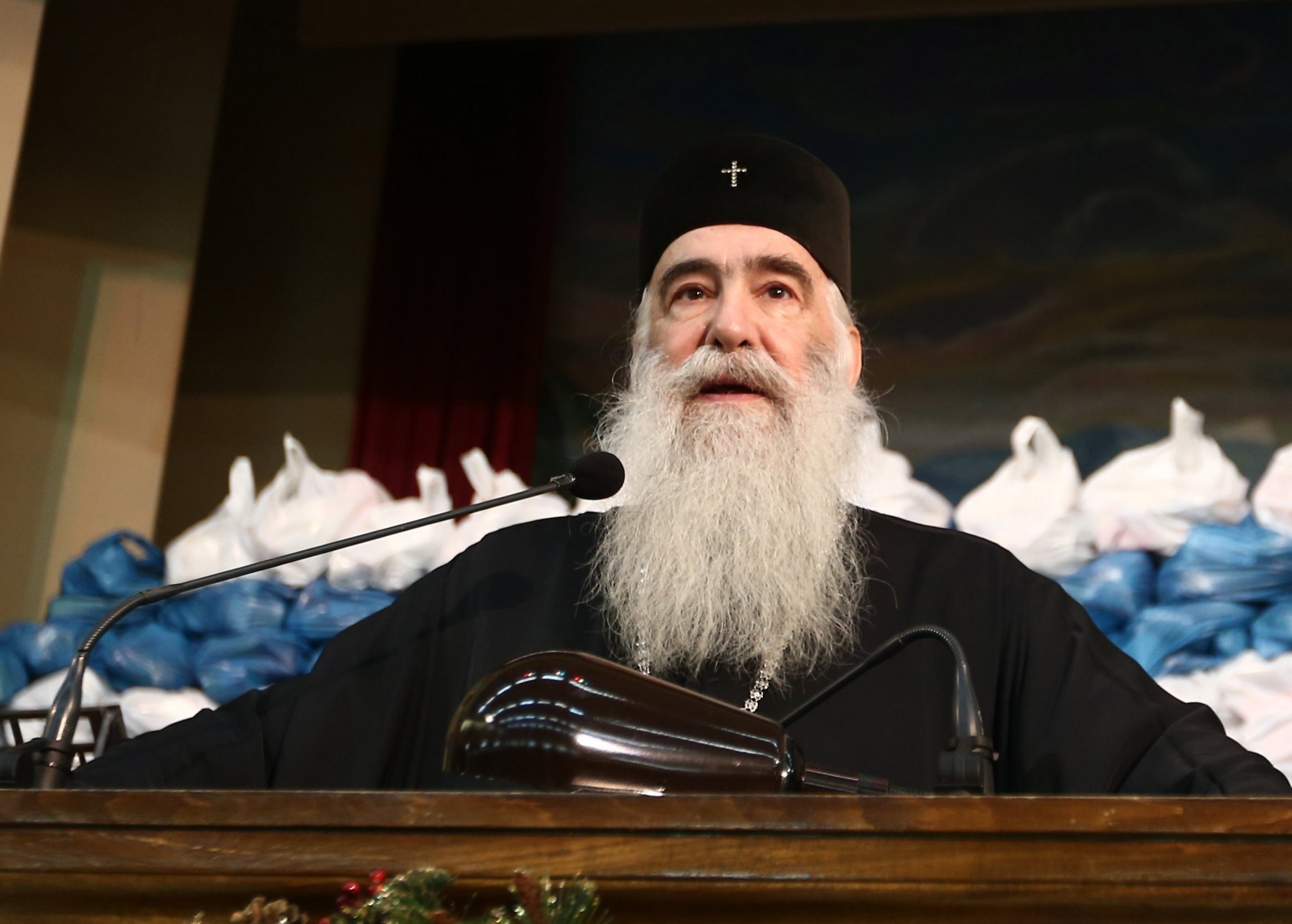 Συγκίνησε ο Μητροπολίτης Νίκαιας στον επικήδειο για τον Γιώργο Μαζωνάκη – “Έδωσε αγάπη και παίρνει αγάπη”