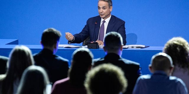Ο παλιός, ο (μη) νέος και το “μετά”
