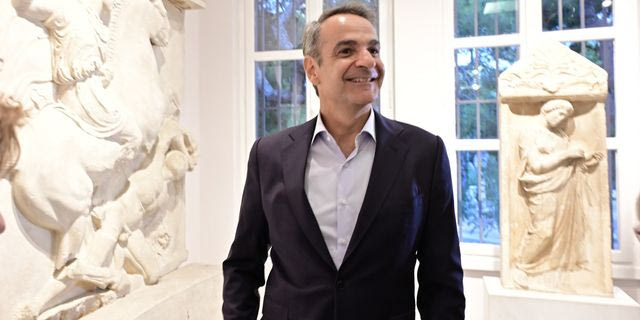 O θρίαμβος της Δεξιάς: Χαμηλές προσδοκίες μέχρι να σβήσει ο ήλιος
