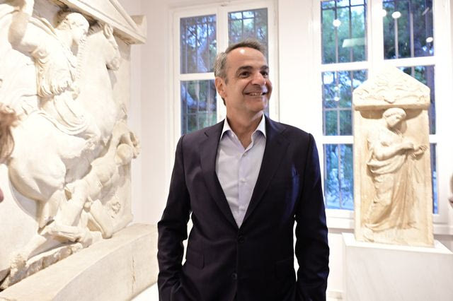 O θρίαμβος της Δεξιάς: Χαμηλές προσδοκίες μέχρι να σβήσει ο ήλιος