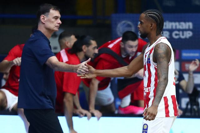 Η αποθέωση Μπαρτζώκα για Μοντέρο και η αγκαλιά τους