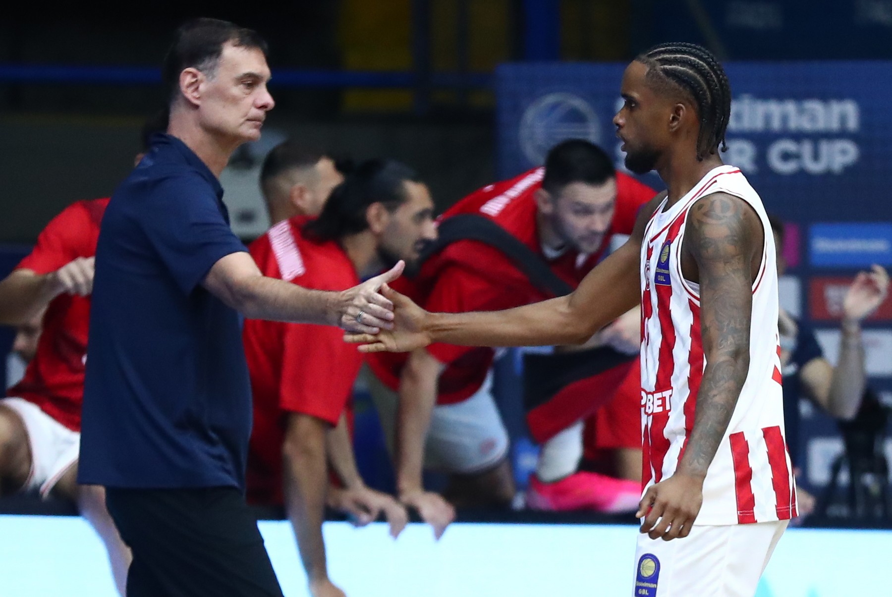 Η αποθέωση Μπαρτζώκα για Μοντέρο και η αγκαλιά τους