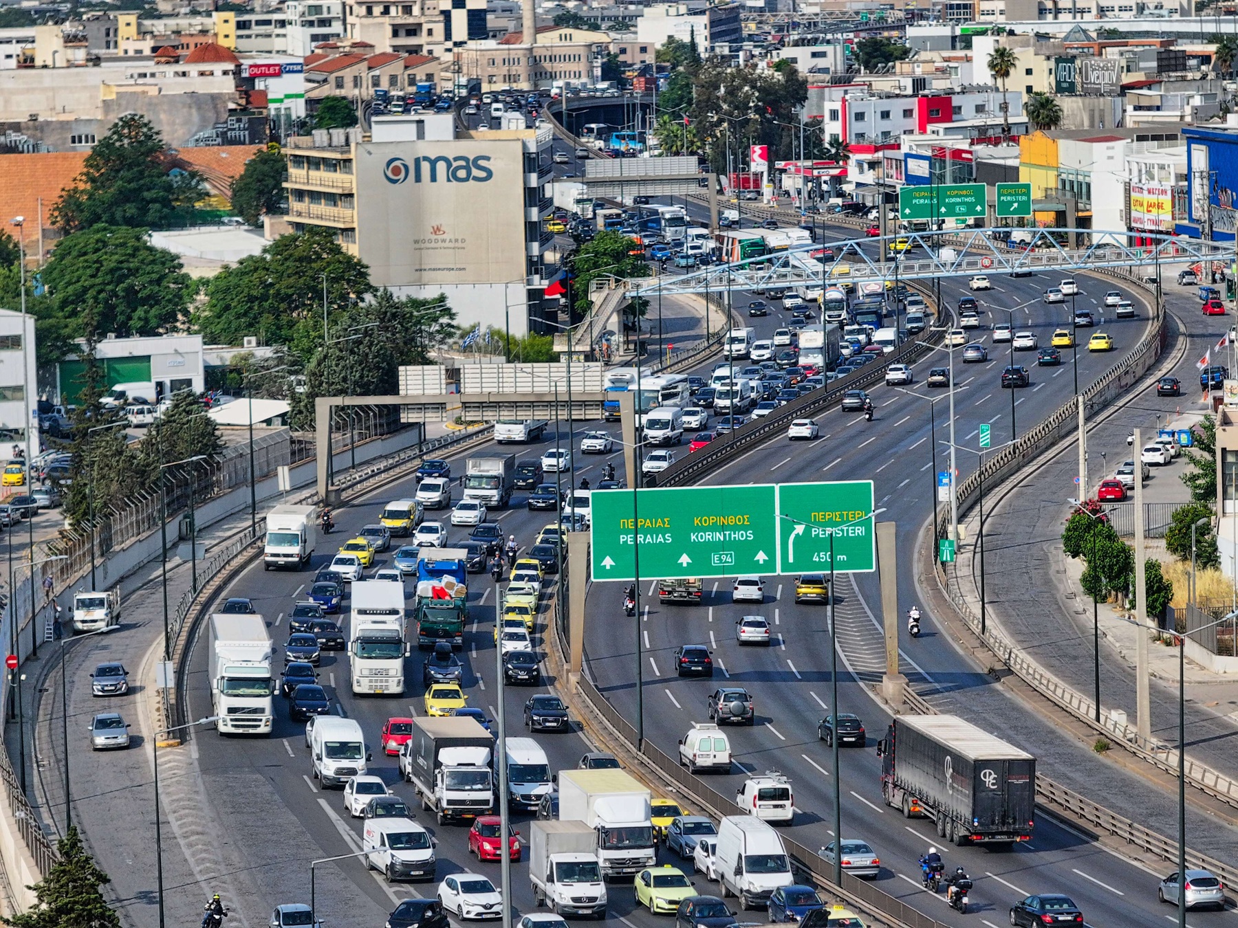 Κίνηση στους δρόμους: Στο “κόκκινο” Κηφισός και κέντρο, καθυστερήσεις 30′ στην Αττική Οδό