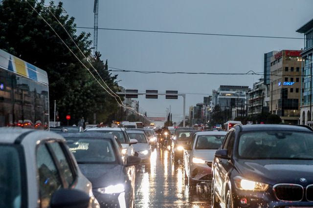 Κίνηση στους δρόμους: Χάος στο λεκανοπέδιο λόγω βροχής – LIVE ΧΑΡΤΗΣ