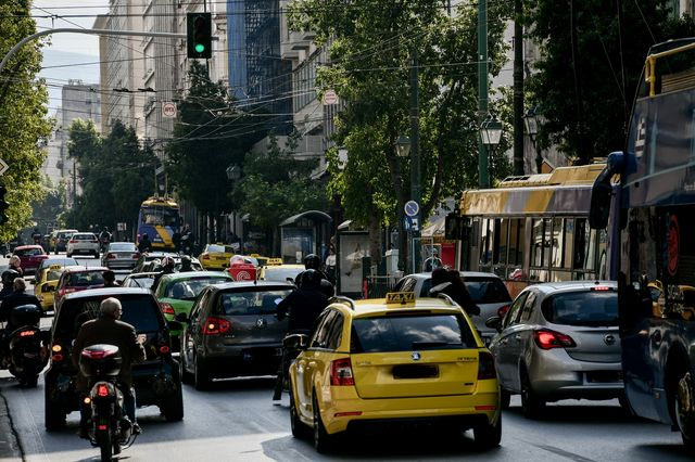 Κίνηση στους δρόμους: Στο “κόκκινο” ο Κηφισός, καθυστερήσεις 30′ στην Αττική Οδό