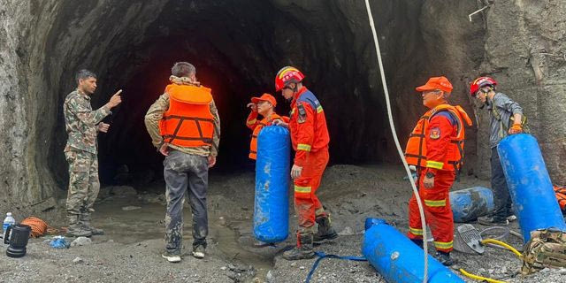 Νεπάλ: Μάχη με τον χρόνο για τους 600 εργάτες στις σήραγγες – Ξεπερνούν τους 1000 οι νεκροί