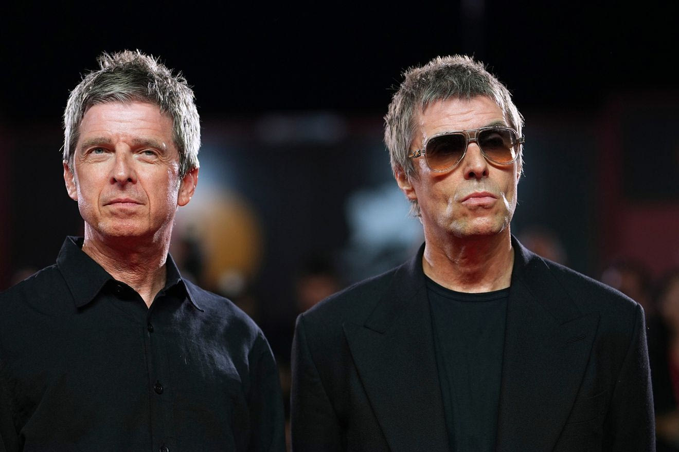 Oasis: Οι άνθρωποι που κατέγραψαν την επανένωση των Λίαμ και Νόελ Γκάλαχερ μιλούν αποκλειστικά στο NEWS24/7