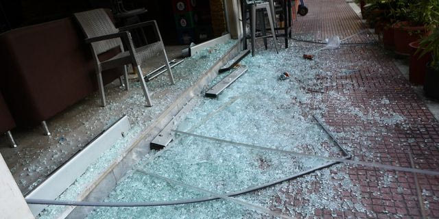 Εξετάζεται η εμπλοκή γνωστού βαρυποινίτη για τη διπλή επίθεση με χειροβομβίδες