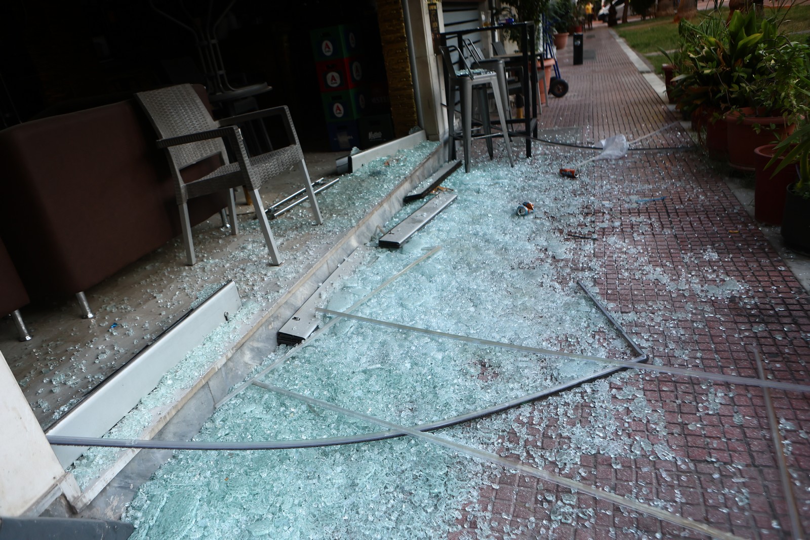 Εξετάζεται η εμπλοκή γνωστού βαρυποινίτη για τη διπλή επίθεση με χειροβομβίδες