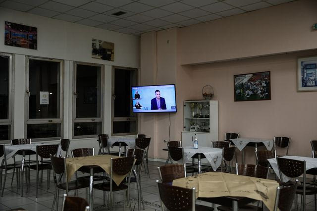 Αυτά που μας κρύβουν στα τηλεοπτικά πάνελ
