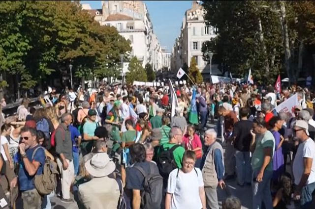 Η Γαλλία στους δρόμους για το κλίμα – “Ο πλανήτης κινδυνεύει χωρίς βοήθεια”