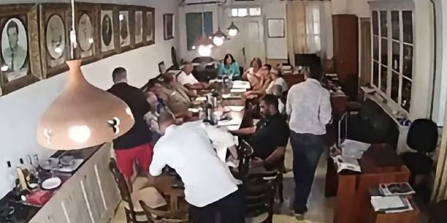 “Γαβγίστε κι άλλο”: Επεισόδιο στο Δημοτικό Συμβούλιο Πάτμου – Σεξιστική συμπεριφορά καταγγέλλει η πρόεδρος