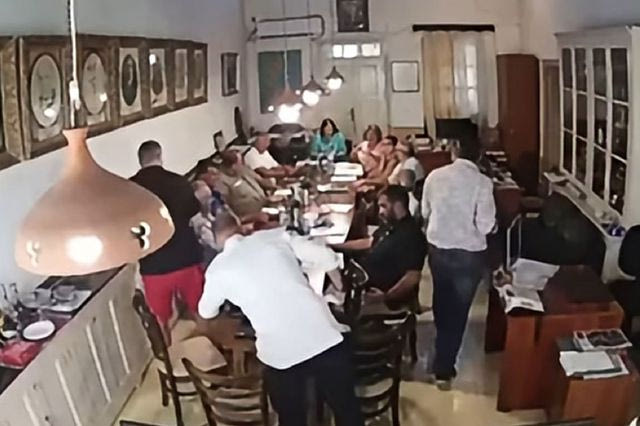 “Γαβγίστε κι άλλο”: Επεισόδιο στο Δημοτικό Συμβούλιο Πάτμου – Σεξιστική συμπεριφορά καταγγέλλει η πρόεδρος