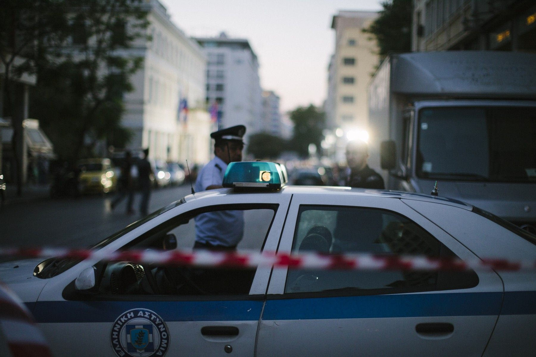 Επίθεση σε καφετέρια στην Αχαρνών: Πέταξαν χειροβομβίδα - Διακοπή κυκλοφορίας