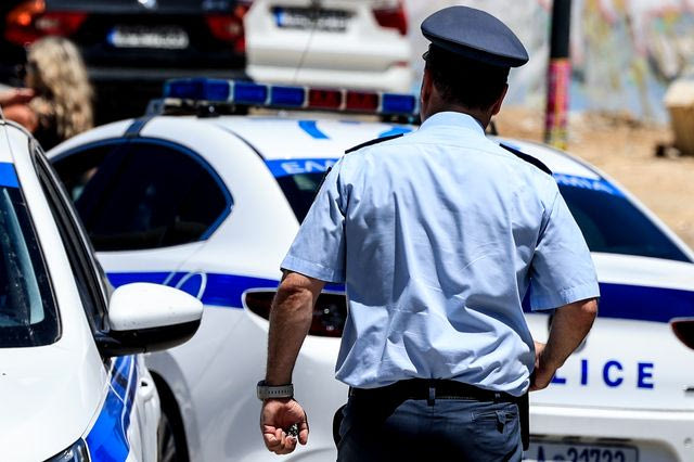 Θεσσαλονίκη: Ελεύθεροι με όρους οι δύο συλληφθέντες για το βαρύ οπλοστάσιο στις Συκιές
