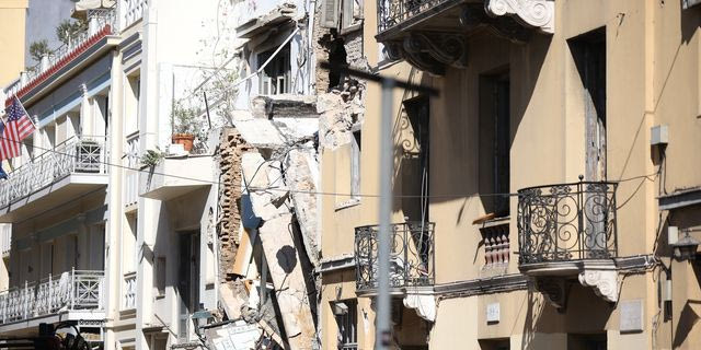 Έκρηξη στην Πλάκα: Τα σενάρια που εξετάζουν οι αρχές – Αγωνία για τους αγνοούμενους