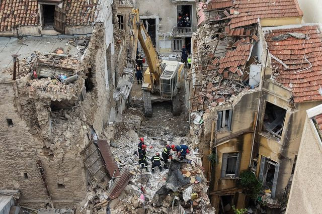 Τραγικός επίλογος στην Πλάκα – Νεκροί και οι έξι αγνοούμενοι