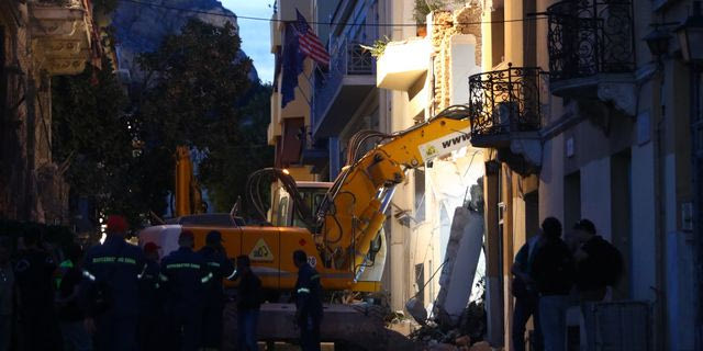 Έκρηξη στην Πλάκα: Νεκρή εντοπίστηκε μια γυναίκα – Αγωνία για τους άλλους 5