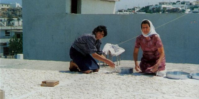 Άπλωμα για στέγνωμα Κουλουρίας Γάμου, 1989