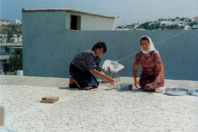 Άπλωμα για στέγνωμα Κουλουρίας Γάμου, 1989