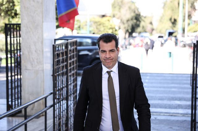 Πλεύρης: Ήταν παράλογο που τηλεφώνησα στον γιατρό μετά τον θάνατο του Μαζωνάκη;