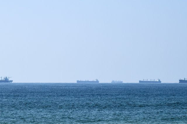 Φορτηγό πλοίο χτυπήθηκε από δύο τορπίλες κοντά στο Ομάν – Ένας νεκρός
