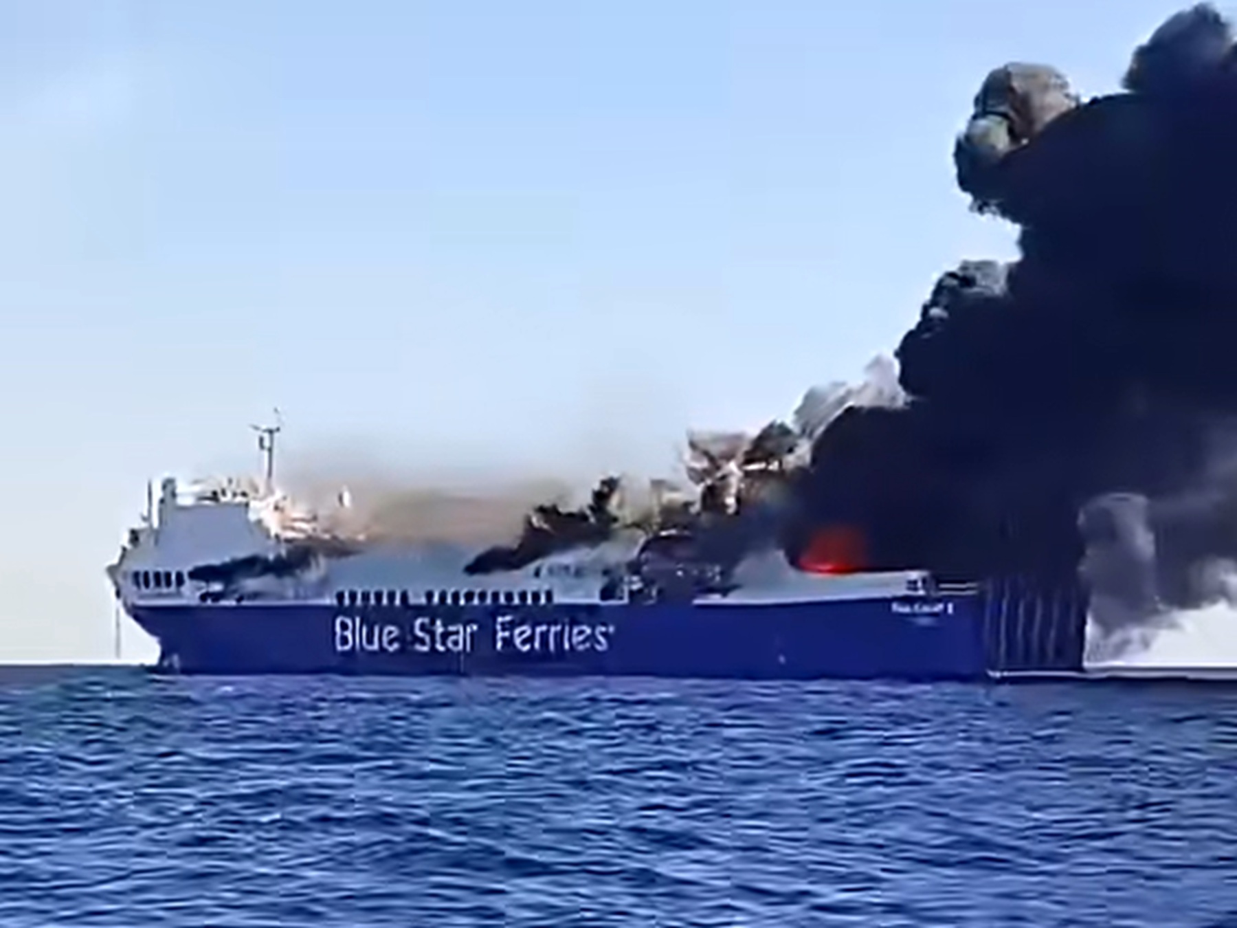 Μύκονος: Συγκλονιστικά βίντεο από τη φωτιά στο πλοίο – Ενισχύονται οι δυνάμεις