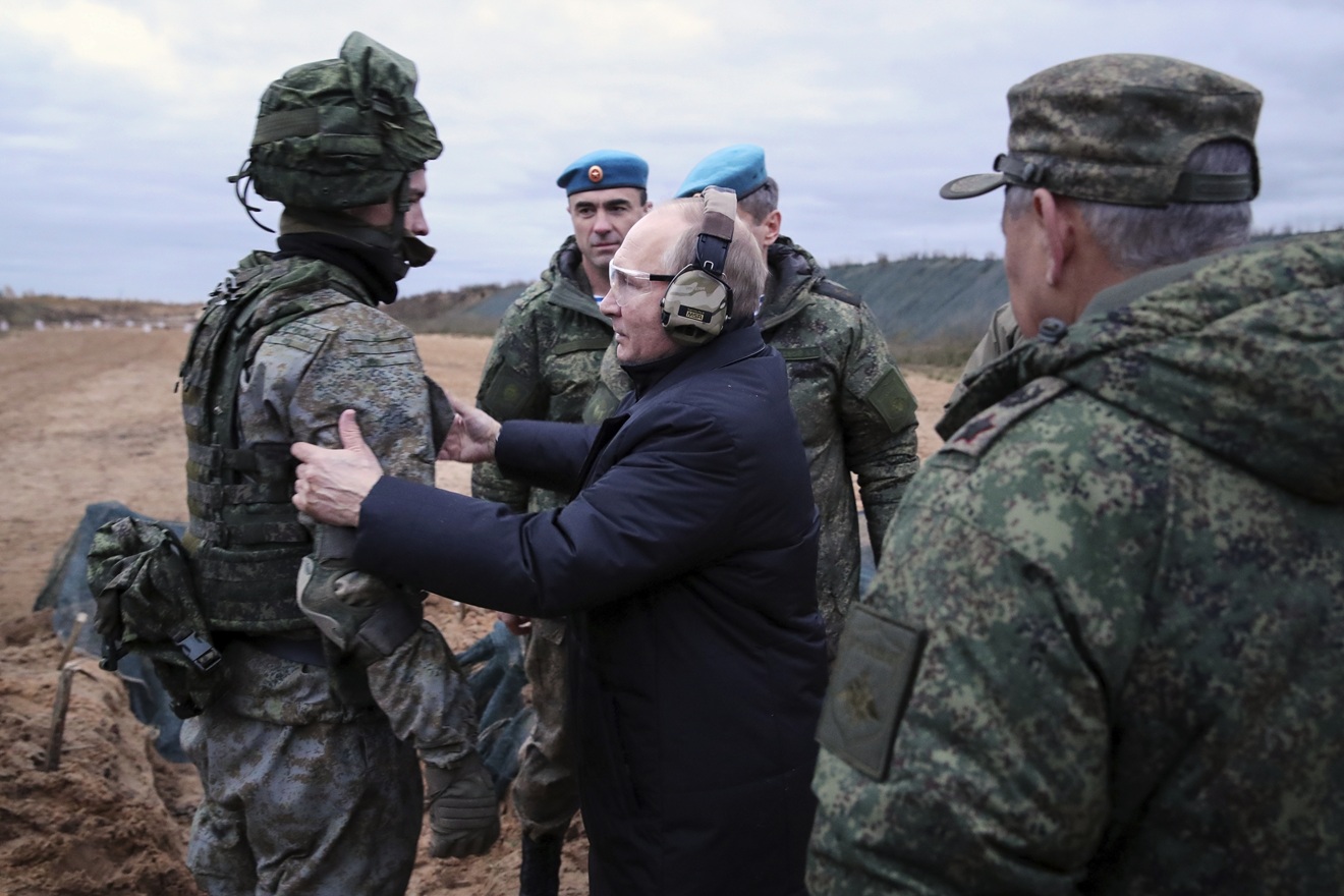 Η Ευρώπη καταγγέλλει ανοιχτά τον “υβριδικό πόλεμο” της Ρωσίας – Μπορεί να απαντήσει στον Πούτιν;
