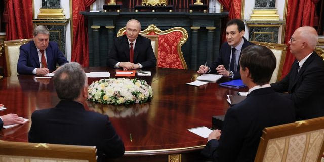 Βλαντίμιρ Πούτιν, Στιβ Γουίτκοφ, Τζάρεντ Κούσνερ