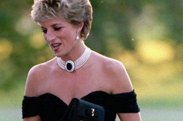 Σε δημοπρασία το “revenge dress” της πριγκίπισσας Νταϊάνα – Η ιστορία του