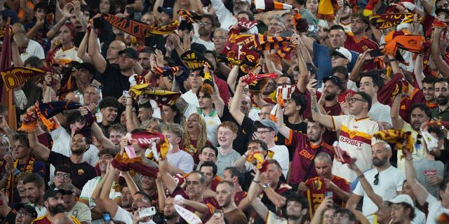 Απαγόρευση εισόδου στα γήπεδα σε 16 οπαδούς της Ρόμα μετά από φασιστικό χαιρετισμό