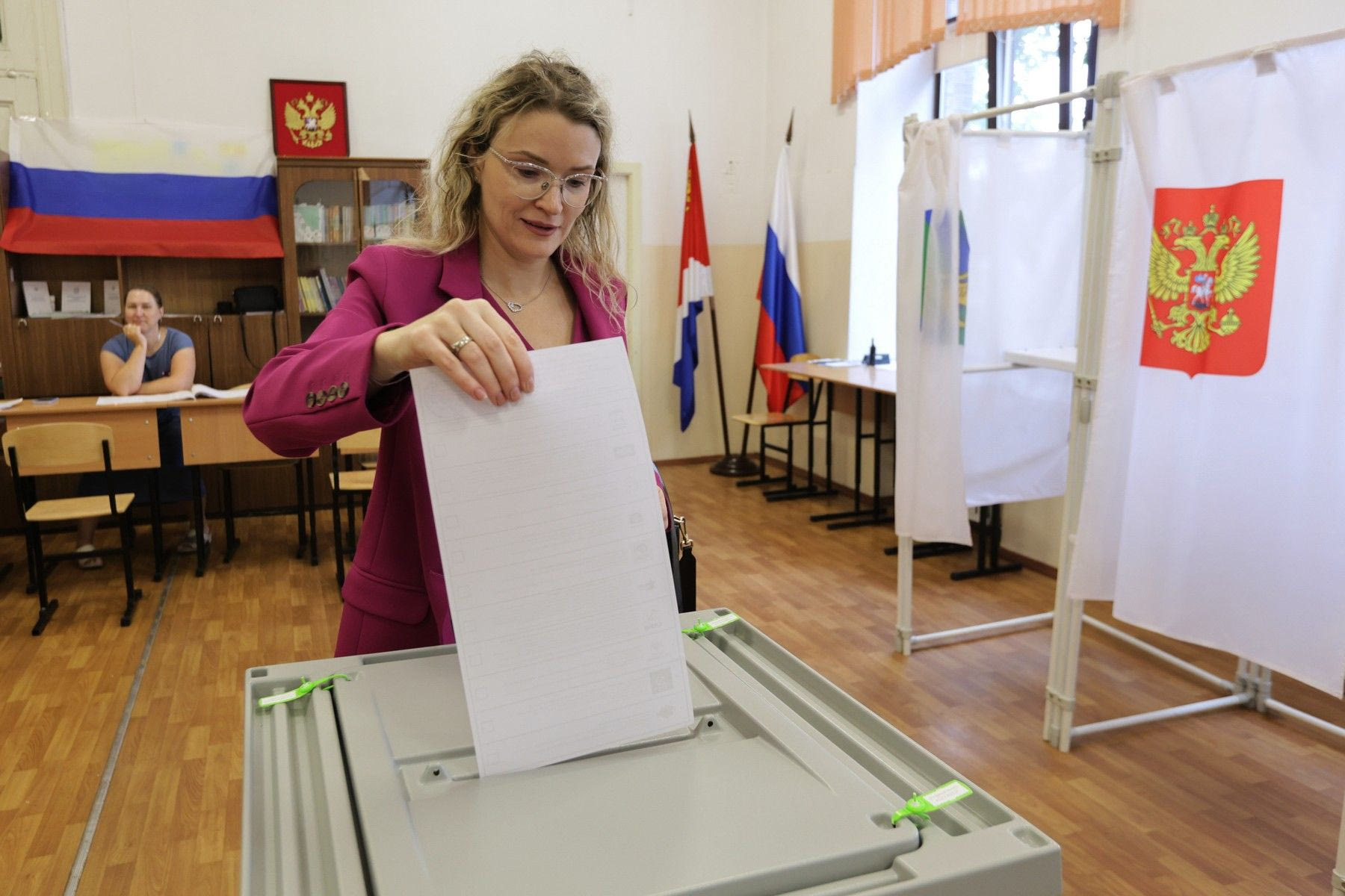 Πολίτες ψηφίζουν στη Ρωσία