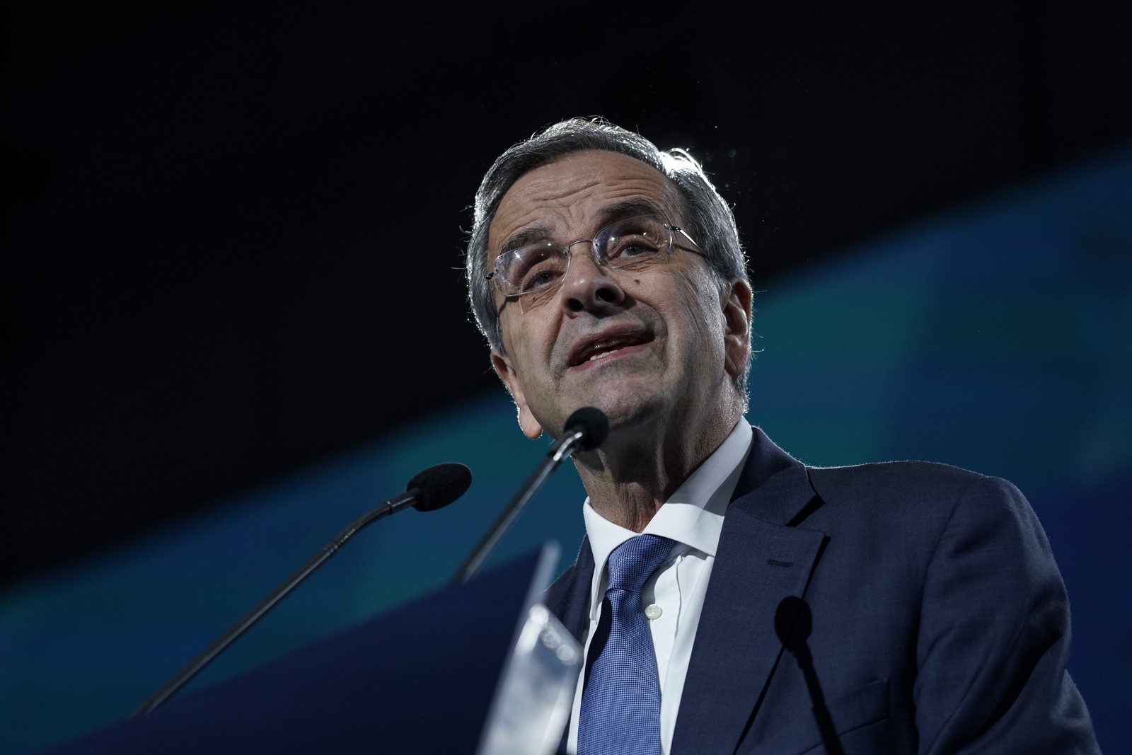 Ο Σαμαράς βαρά το δεξιό του ντέφι και η ΝΔ χορεύει
