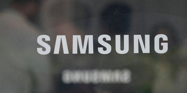 Αδιανόητο τρολάρισμα της Samsung στην Apple – “Ειδοποιήστε μας όταν τελειώσετε το ξαναζέσταμα”