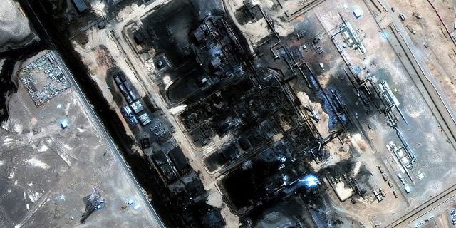 Δορυφορική εικόνα από τον αγωγό Ανατολής - Δύσης της Σαουδικής Αραβίας μετά την επίθεση με drone