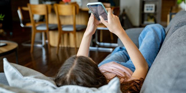 Κανένα social media κάτω των 13 ετών και κανένας προσωπικός λογαριασμός κάτω των 15, προτείνει η Κομισιόν