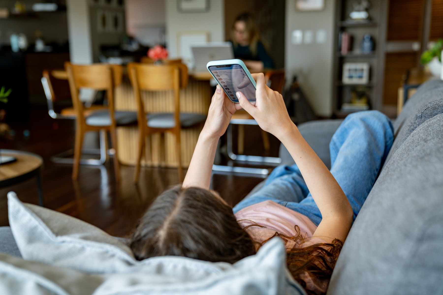 Κανένα social media κάτω των 13 ετών και κανένας προσωπικός λογαριασμός κάτω των 15, προτείνει η Κομισιόν