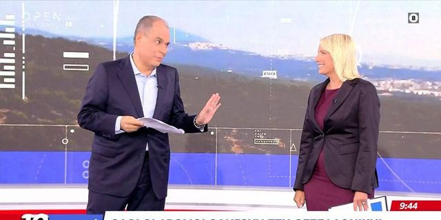 Η επιστροφή Στραβελάκη στο “10 Παντού” και… το φιλί με την Παπακωστοπούλου