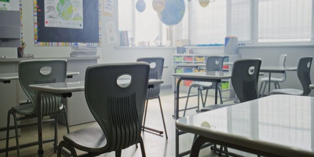 Eπιτέθηκαν και τραυμάτισαν εκπαιδευτικό σε σχολείο της Δυτ. Αττικής