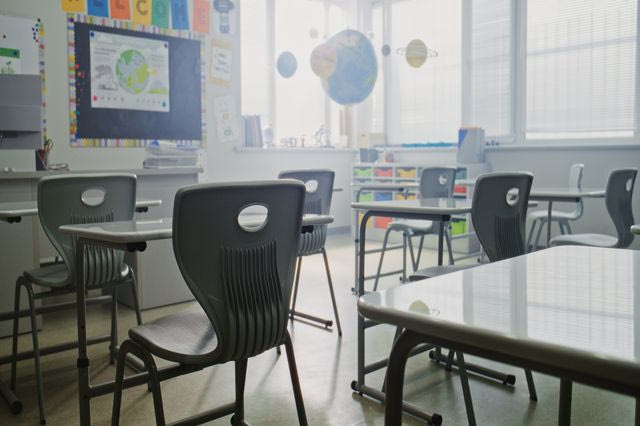 Eπιτέθηκαν και τραυμάτισαν εκπαιδευτικό σε σχολείο της Δυτ. Αττικής