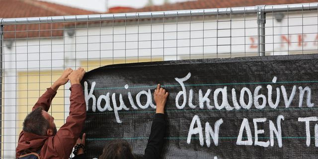 Δίκη για τα Τέμπη: Συνεχίζονται οι καταθέσεις – “Τα παιδιά μας έζησαν την κόλαση”
