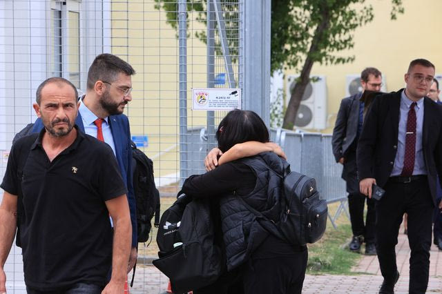 Δίκη για τα Τέμπη: “Με ποιο δικαίωμα σκόρπισαν το παιδί μου;” – Τρία νέα αιτήματα συγγενών