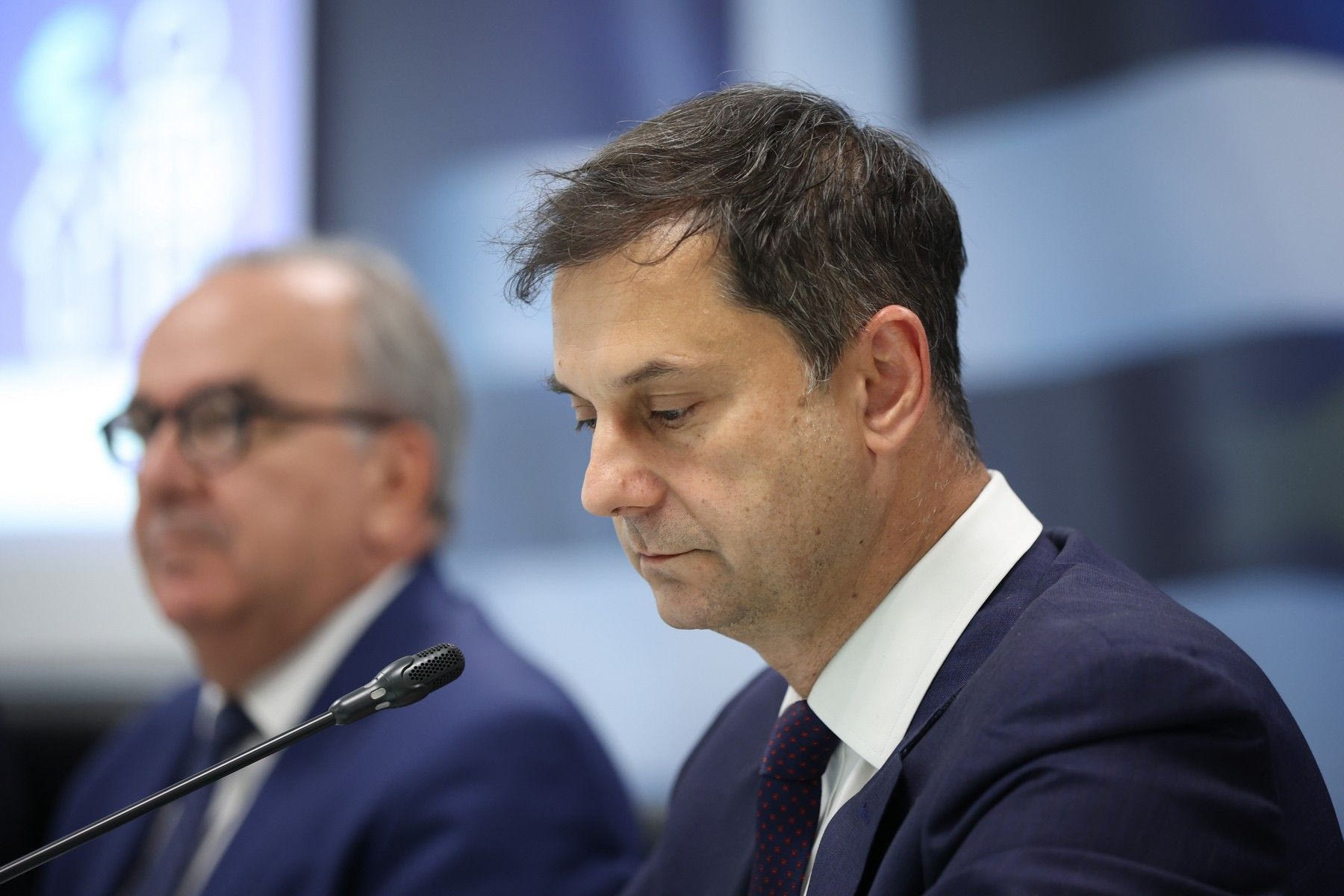 Το Μαξίμου αποδοκιμάζει αλλά δεν δείχνει την έξοδο στον Θεοχάρη
