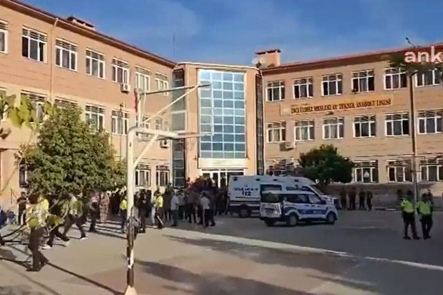 Τουρκία: Συνελήφθη 15χρονος για τους πυροβολισμούς σε σχολείο – Ένας νεκρός και 11 τραυματίες