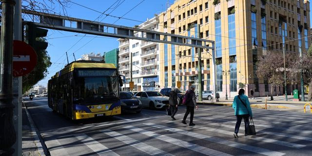 Κυκλοφοριακό χάος στη Λεωφόρο Βασιλίσσης Αμαλίας – Κόπηκε καλώδιο τρόλεϊ