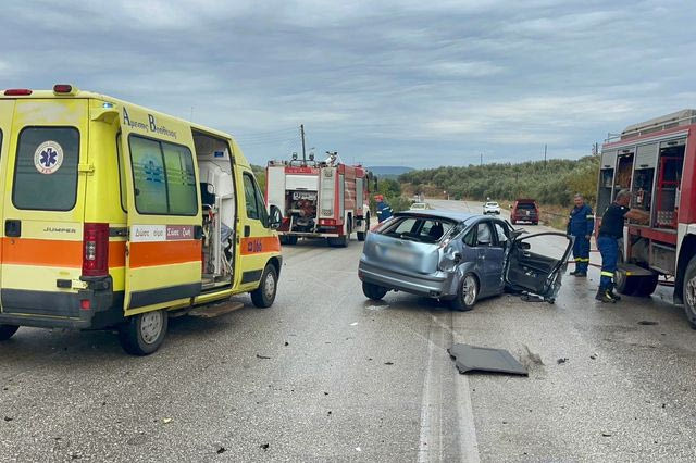 Ηράκλειο: Σύγκρουση βαν με επιβατικό όχημα στον ΒΟΑΚ – Πέντε τραυματίες